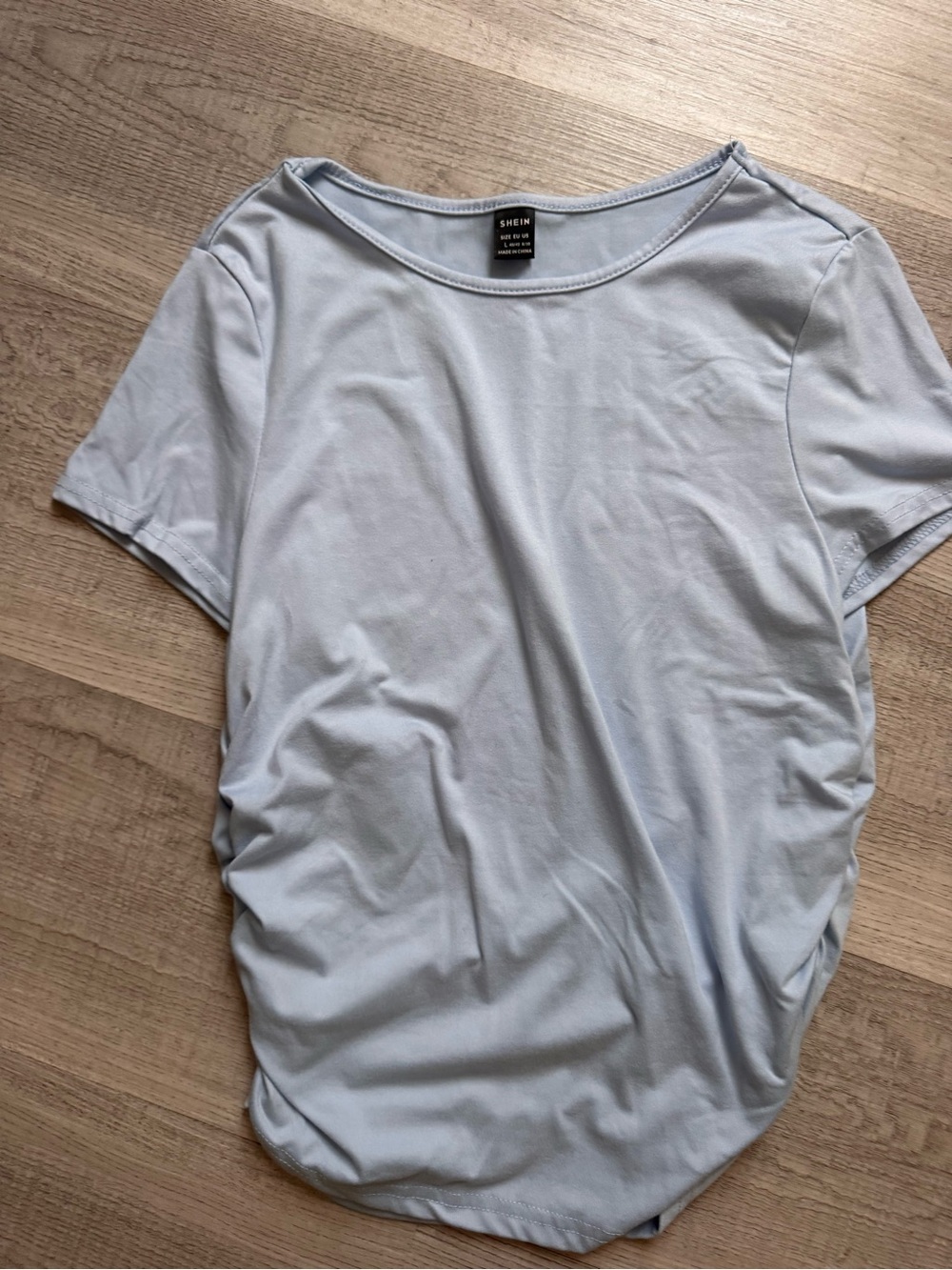 3 SHEIN Short Sleeve Crewneck Tee - Black, Pink, Light Blue and 1 fleece jogger - Picture 4 of 6